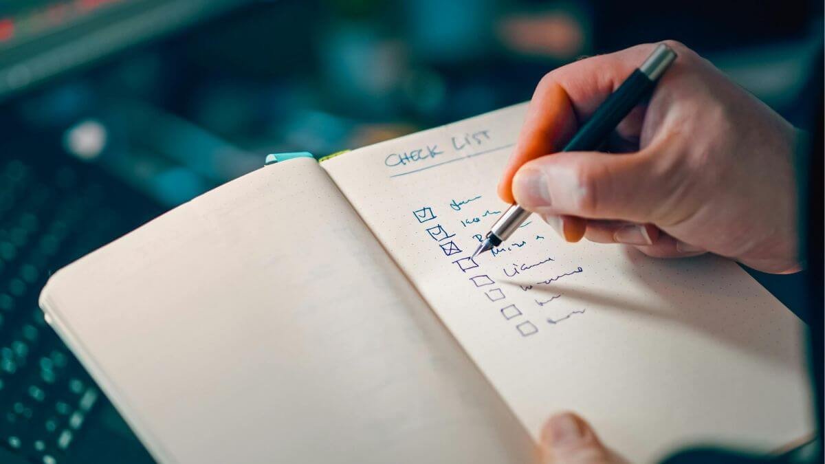 Monthly sales report diagnostic checklist for operators